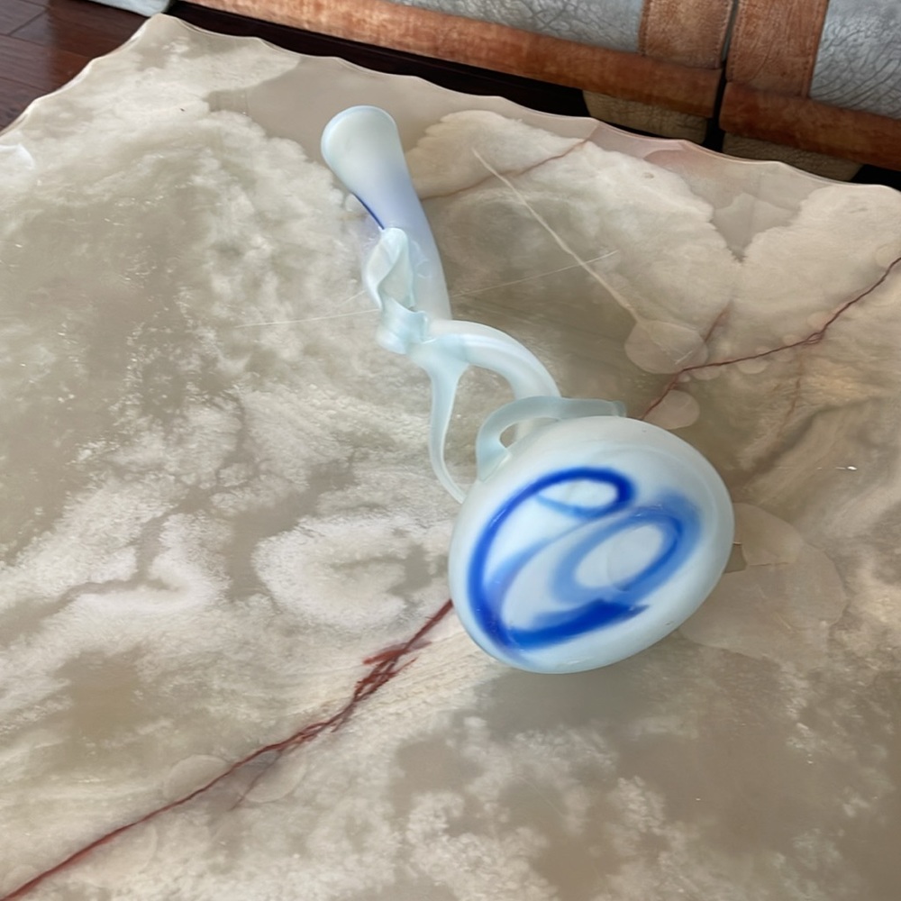 Handmade Twisted Blown Glass Vase M1m White Blue - Picture 6 of 7